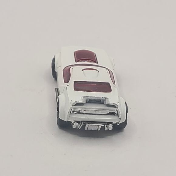 Hot Wheels Fast Fish Multipack Exclusive White & Red Tint, Red Chrome Wheel - Picture 2 of 5